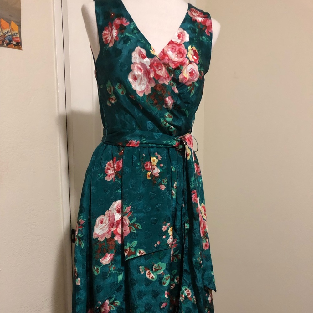 Walter baker size 2 green elegant floral dress